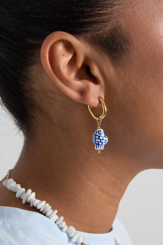 Squoval Oorbellen met Geruite Vis Charm