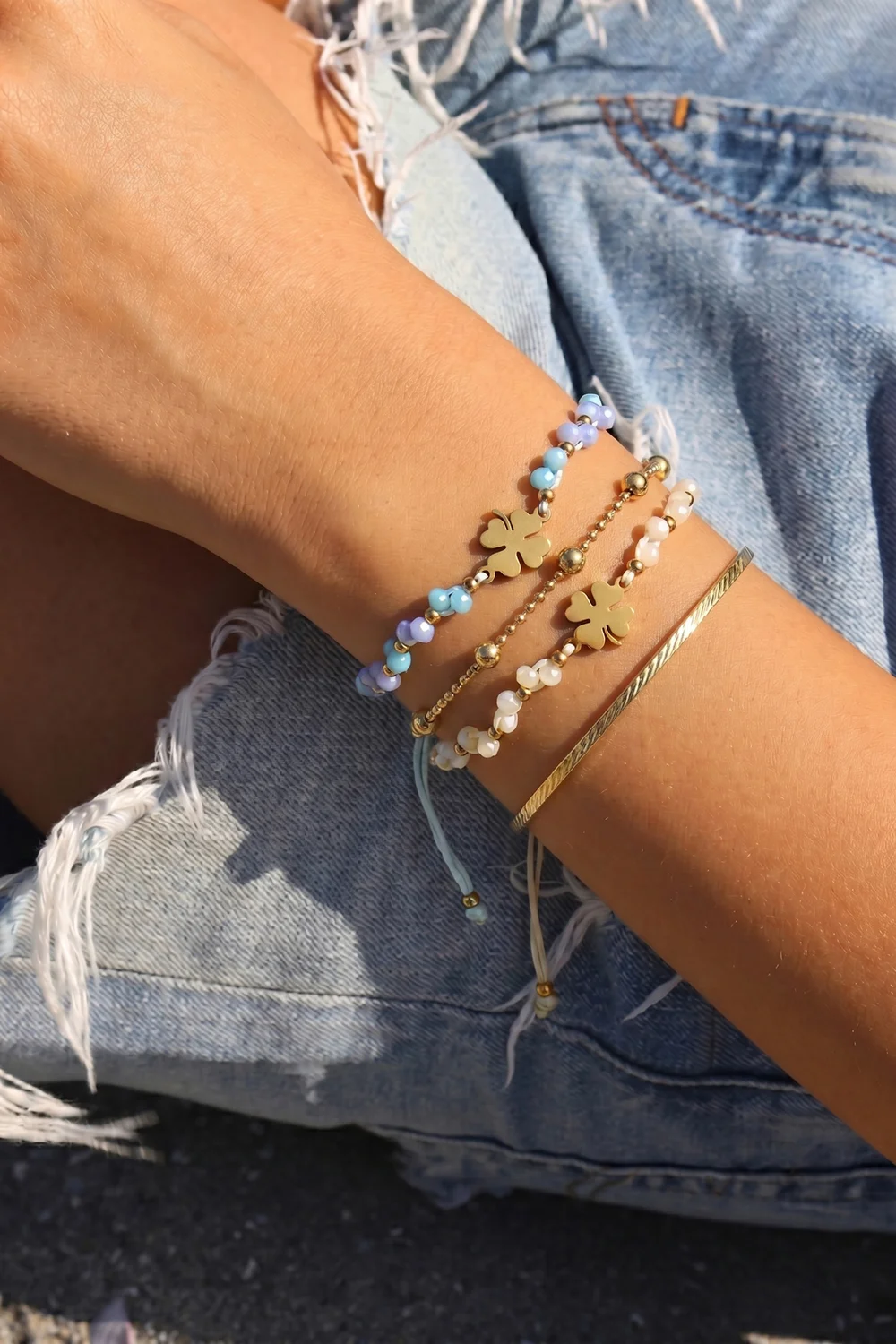 Lucky Charm Armband gedragen om de pols — Para Ti Jewels