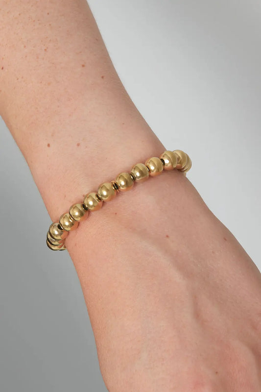 Golden Beads armband goud - lifestyle foto