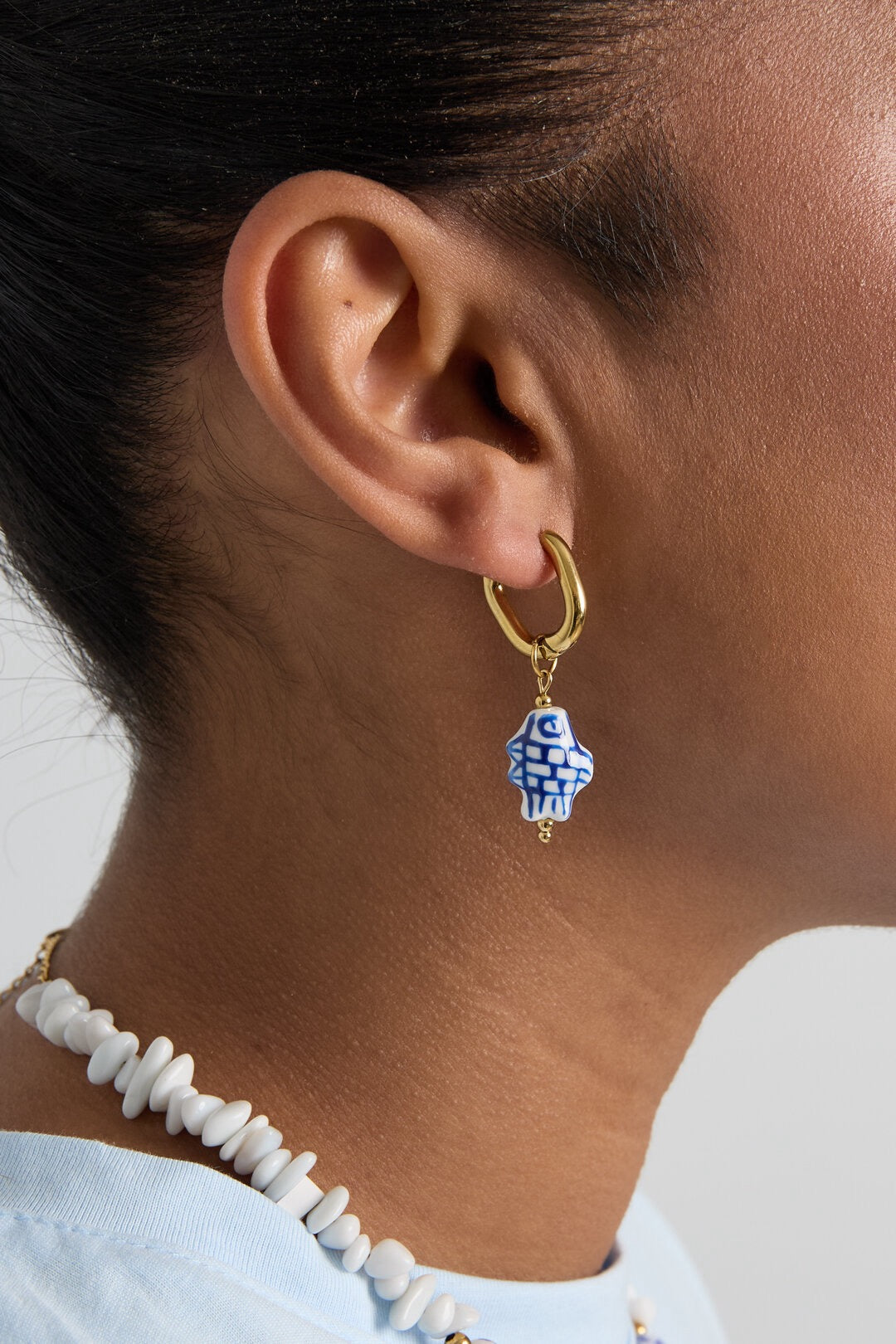Squoval Oorbellen met Geruite Vis Charm