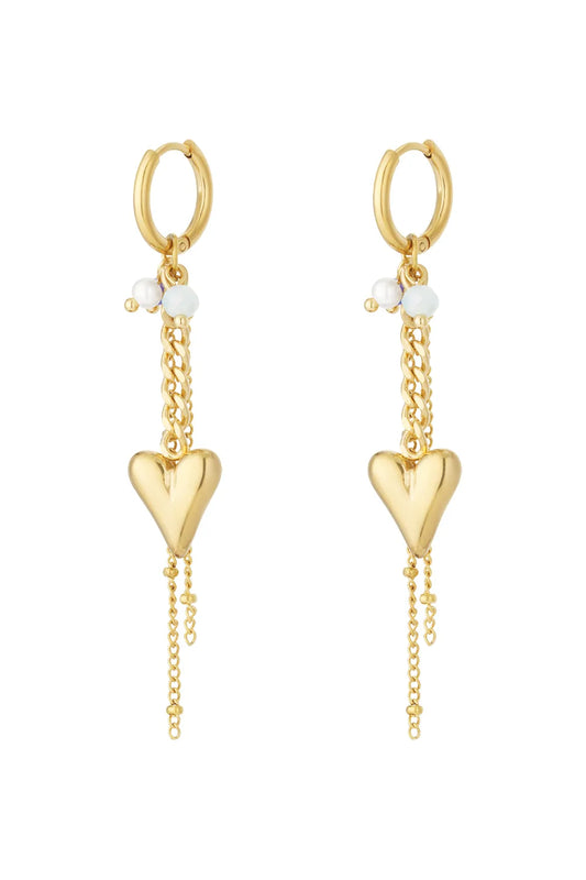 Hartvormige oorbellen met ketting en parel
