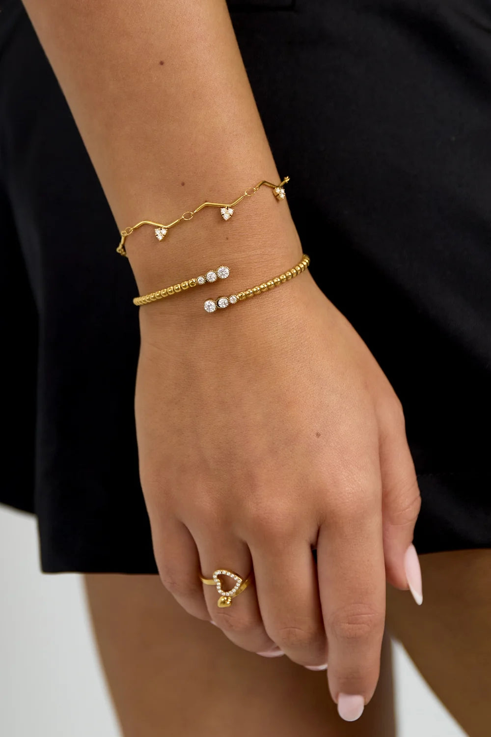Zigzag Heart armband goud - lifestyle foto