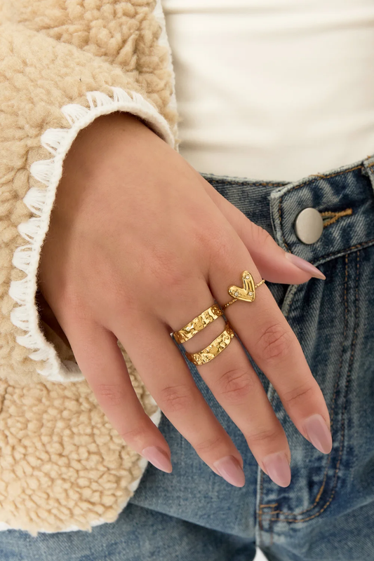 Verstelbare Hart Ring goud - lifestyle foto